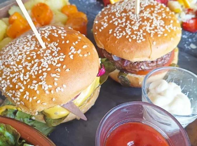 Le Pavillon Des Pivoines 住宿加早餐酒店 耶尔