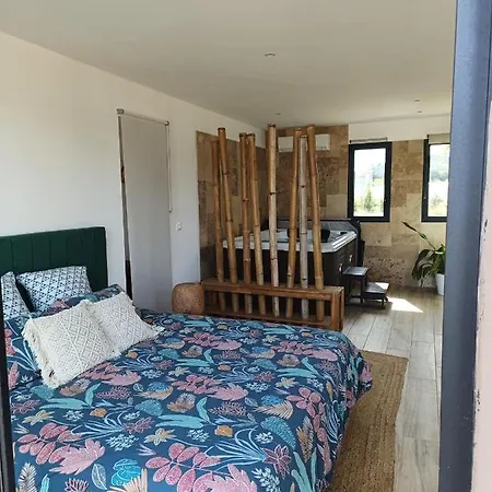 Le Pavillon Des Pivoines Bed & Breakfast