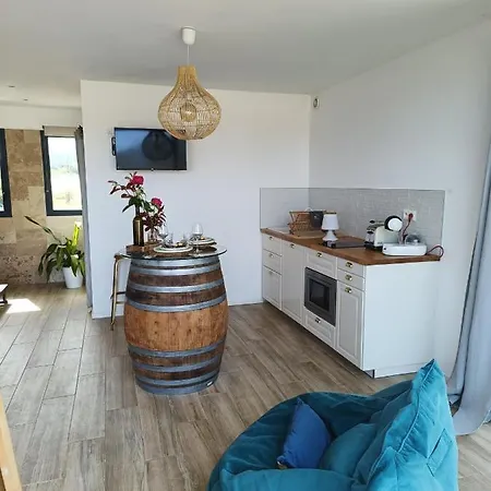 Le Pavillon Des Pivoines Bed & Breakfast 4*