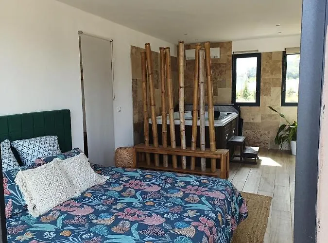 Le Pavillon Des Pivoines Bed & Breakfast